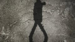 طفلة انتحرت شنقاً... لأن والدتها وبّختها!