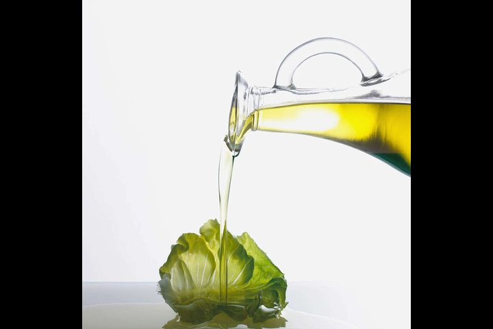 فوائده مذهلة  لزيت الخس لنضارة بشرتك