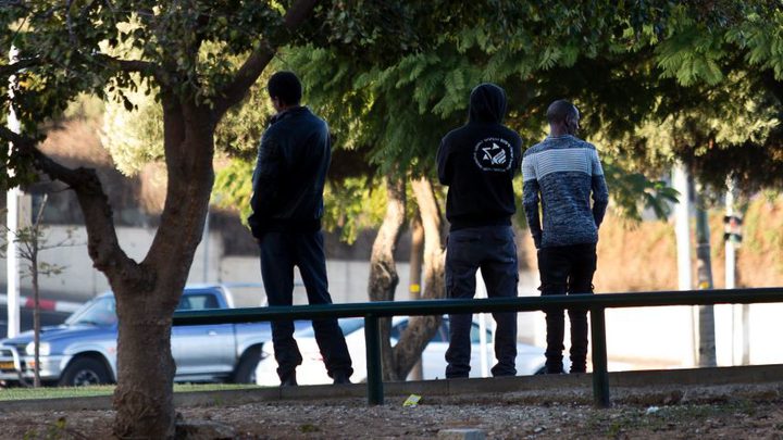 في إطار العنصرية الإسرائيلية... تهديد اللاجئين الأفارقة بالمغادرة أو السجن