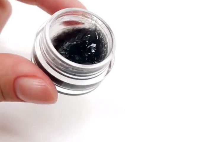 مستحضر سحري يملأ الحاجب بشعيرات كأنها طبيعية