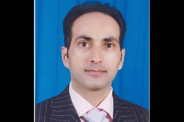 مساقات قانونية بالإنجليزية وصعوبات الواقع العملي