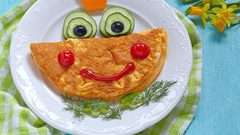 هل يصبح طفلك صعب المراس خلال الوجبات؟ الحل في هذه الخطوات