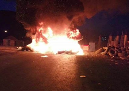 الاحتلال يُغلق طريق بيتا الرئيسي جنوب نابلس ومداخل المدينة تشهد مواجهات عنيفة