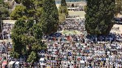 40 ألف مواطن أدوا صلاة الجمعة في الأقصى