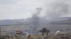 مقتل أكثر من 20 يمنيا بغارات جوية