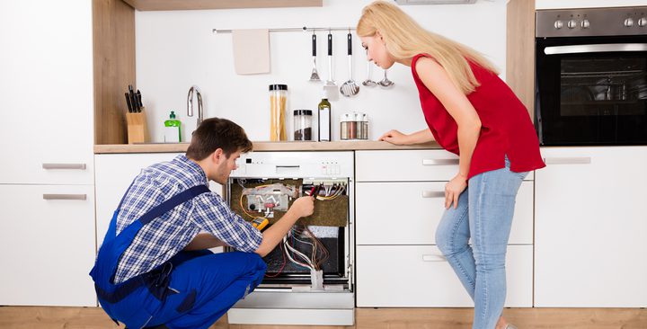 حتى لا تخسري أدواتك المنزلية قبل وقتها.. اتبعي هذه النصائح