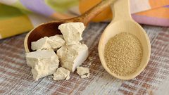 مقشر الخميرة الفورية.. لتنظيف البشرة وإزالة الجلد الميت