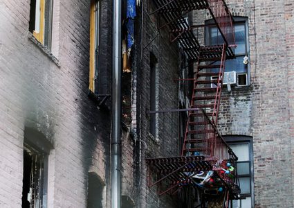 لماذا يحب الأطفال اللعب بالنار رغم خطورتها ؟