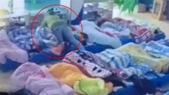 بالفيديو: معلّمة في حضانة تقوم بخطوة صادمة
