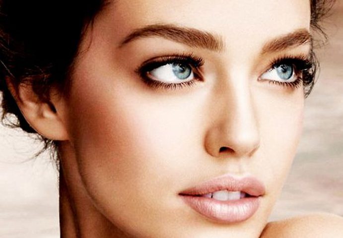 إليك طريقة لرسمة حواجب مثالية