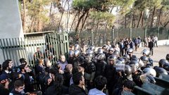 طهران: توقيف 450 شخصا منذ السبت