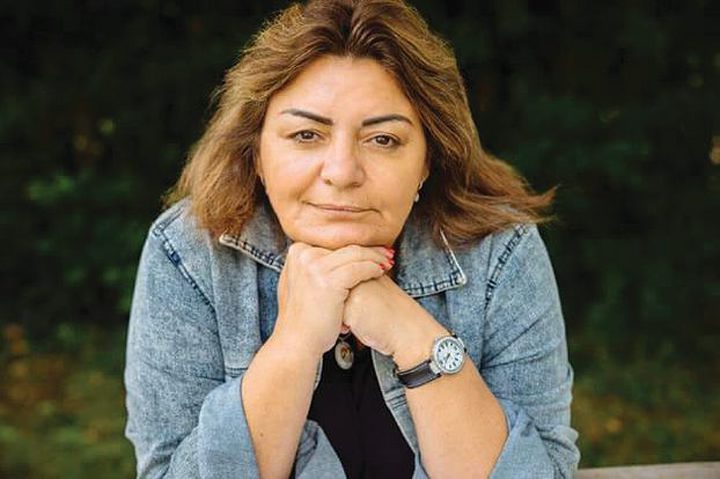 رشا عمران: كتبتُ عزلتي الشعرية وعزلة النساء الخمسينيات