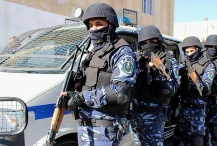 الشرطة تقبض على شخص بحوزته تمثالين أثريين