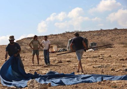 مستوطنون ينصبون خياماً واخطار بهدم غرفة زراعية