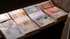 رغم ديونها... سائقة تاكسي تعيد مبلغا كبيرا من المال لصاحبها