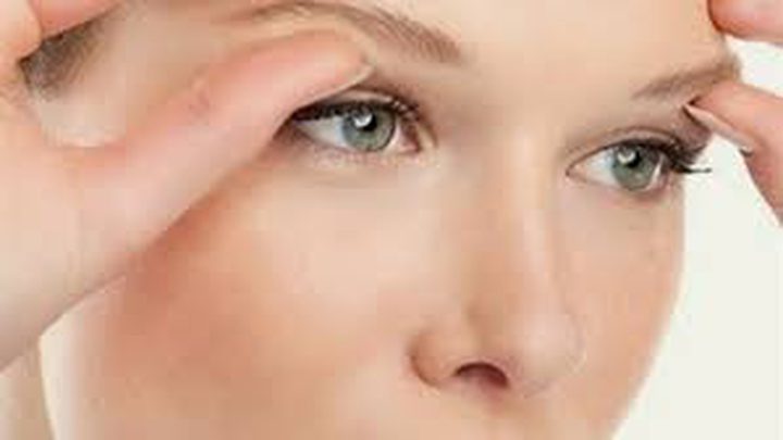 تفادي مشكلة الجفون المنتفخة بهذه الطرق