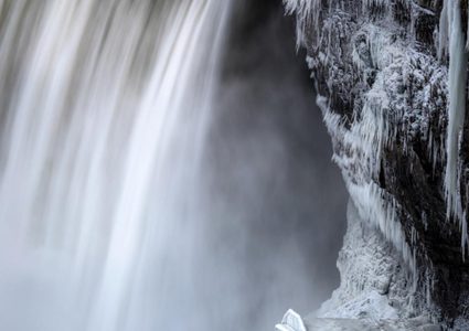 صور مذهلة لشلالات نياغرا مغطاة تماماً بالثلوج