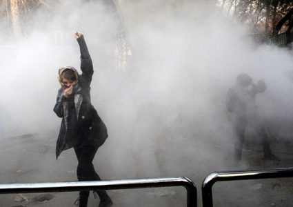 معارض إيراني لـ"النجاح": ثورة الشعب الإيراني لن تتوقف وهذه خياراتنا