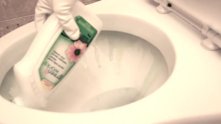 سيدة أعمال تنظف المراحيض لتحقيق حلمها