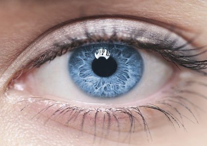 العلوم المثيرة للإهتمام وراء العيون الزرقاء