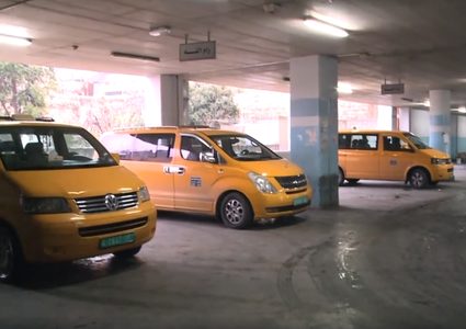 منع دخول المركبات التي لم تدفع رسوم المجمع (فيديو)