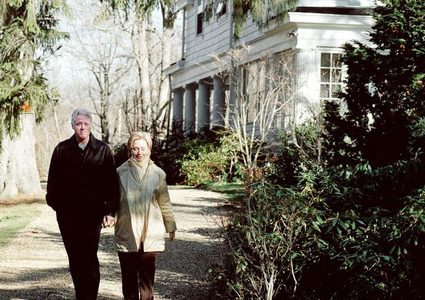 اندلاع حريق في غرفة نوم هيلاري وبيل كلينتون