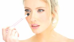 أخطاء غير متوقعة في ماكياج العيون الصغيرة