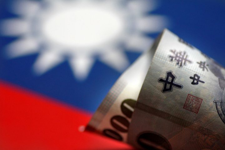 إجبار طبيب على دفع التكاليف التي دفعتها والدته لتعليمه