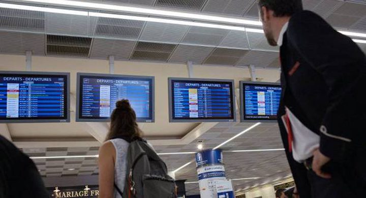 متشرد يسرق نصف مليون يورو من مطار باريس