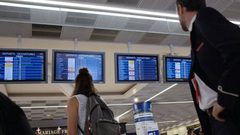 متشرد يسرق نصف مليون يورو من مطار باريس