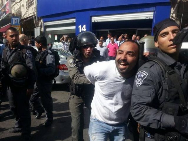 اصابات واعتقالات خلال قمع قوات الاحتلال لوقفة تضامنية بالقدس المحتلة