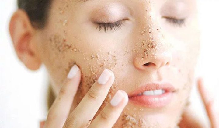 تخلصي من مشاكل البشرة الدهنية بهذه الطريقة