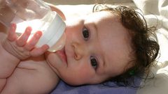 منح طفلك المياه يعرضه للخطر