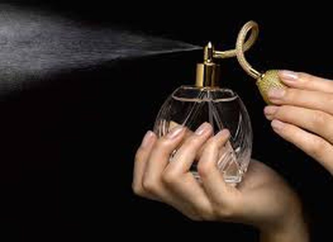 خلطة رائعة تمنحك رائحة مماثلة لرائحة العطر