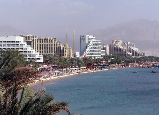 اسرائيليون يطعنون ابن شقيق رئيس وزراء فرنسا