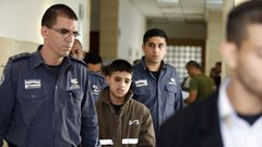 أحكام بالسجن الفعلي وغرامات مالية باهظة بحق أسرى أطفال في "عوفر"