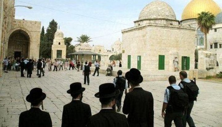 مستوطنون وطلبة معاهد تلمودية وعناصر مخابرات يقتحمون الأقصى