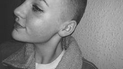 رد فعل غريب من معلمة تجاه طالبة تضامنت مع مرضى السرطان