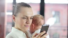 أخطار صحّية يسببها وضع الهاتف في هذه الأماكن