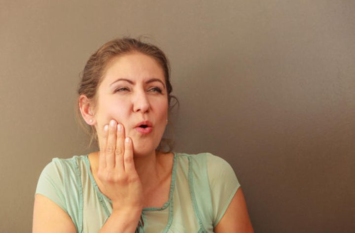 8 وصفات طبيعية لعلاج عصب الأسنان في البيت