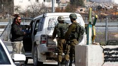 تواجد عسكري كثيف لقوات الاحتلال في قلقيلية