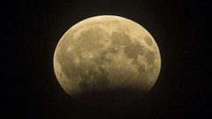 أطول خسوف للقمر منذ 100 عام