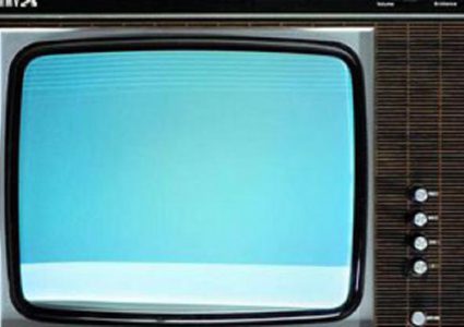 طعن زوجته بسبب قيامها بتغيير قناة التلفاز!