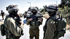 الاحتلال يوزع صورة لشخص ويطلب معلومات عنه