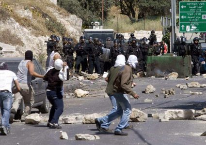 في جمعة الغضب "السادسة"... الاحتلال يقمع المسيرات المنددة بقرار ترامب(محدث)