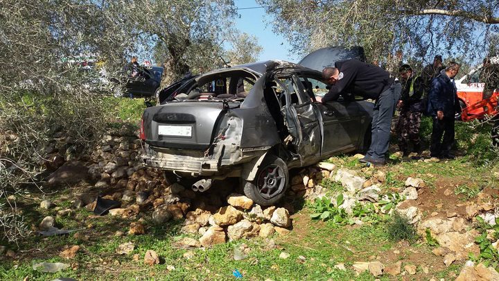 أربع إصابات في حادث إنقلاب مركبة