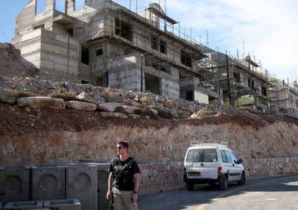 الاحتلال يشق طريقًا تمهيدًا لتوسيع بؤرة "جلعاد" الاستيطانية