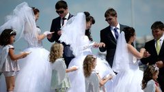 فيسبوك يزوج شاب وفتاة في 6 أيام