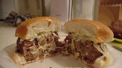 قصة السفاح الذي قدم لحوم ضحاياه لضيوفه في حفلات الشواء