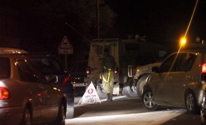 الاحتلال ينصب حاجزًا ويعيق حركة المواطنين جنوب جنين